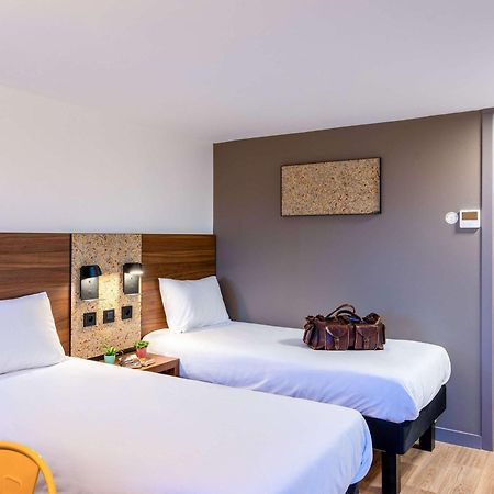 Greet Hotel Châtellerault Exteriör bild