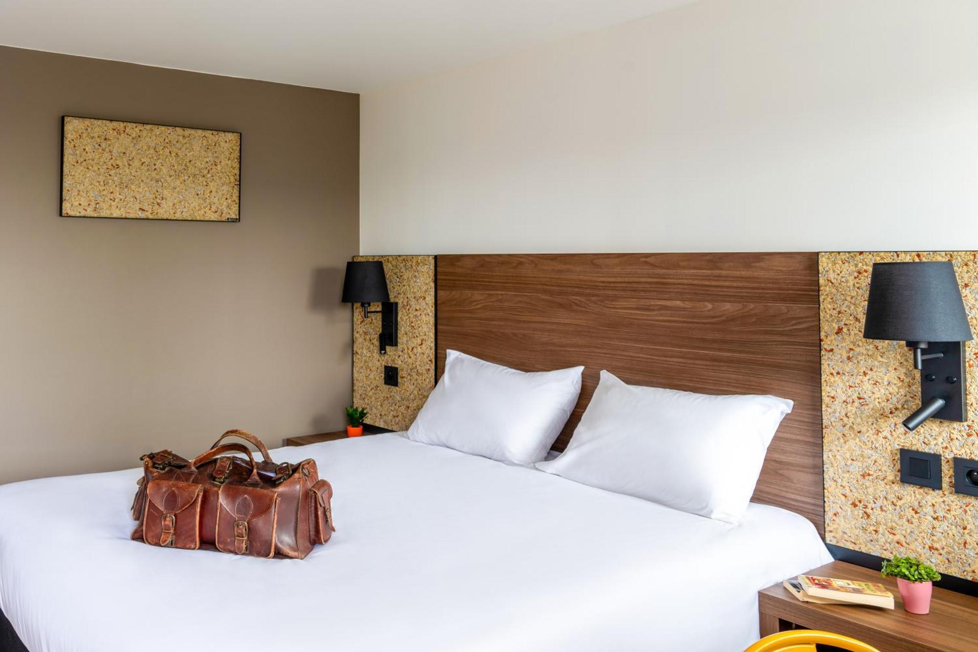 Greet Hotel Châtellerault Exteriör bild