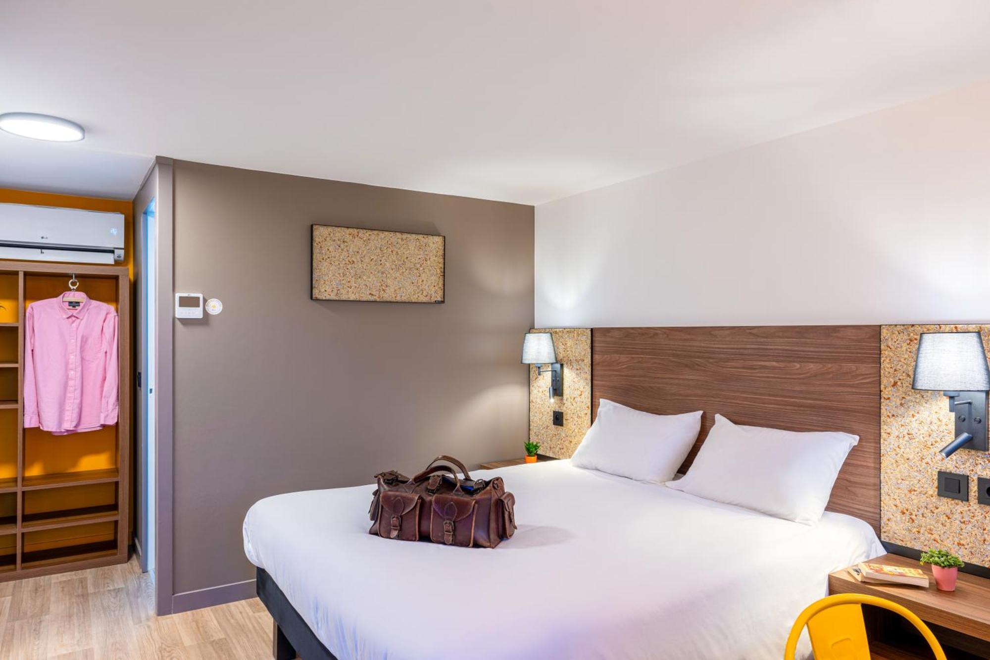 Greet Hotel Châtellerault Exteriör bild
