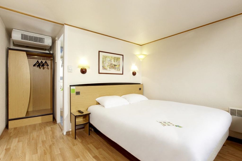 Greet Hotel Châtellerault Exteriör bild